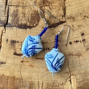 5/$75 Vintage Handmade Ceramic Blue Butterfly Vase Earrings Silver Tone Hooks C2